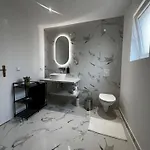 105 Quadratmeter Apartment, Parkplatz, Kinderfreundlich, 6 Personen, Wifi, Vollausgestattete Kueche, *
