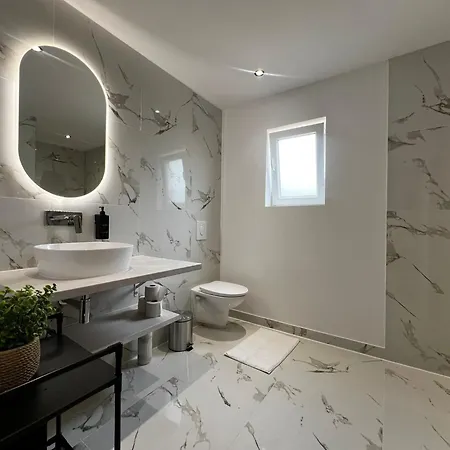 105 Quadratmeter Apartment, Parkplatz, Kinderfreundlich, 6 Personen, Wifi, Vollausgestattete Kueche, * 크림미트샤우