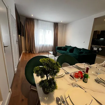 105 Quadratmeter Apartment, Parkplatz, Kinderfreundlich, 6 Personen, Wifi, Vollausgestattete Kueche, 크림미트샤우